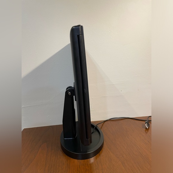 Clearance! / BeatyWorks Adjustable LED Lights Mirror. - Picture 9 of 13